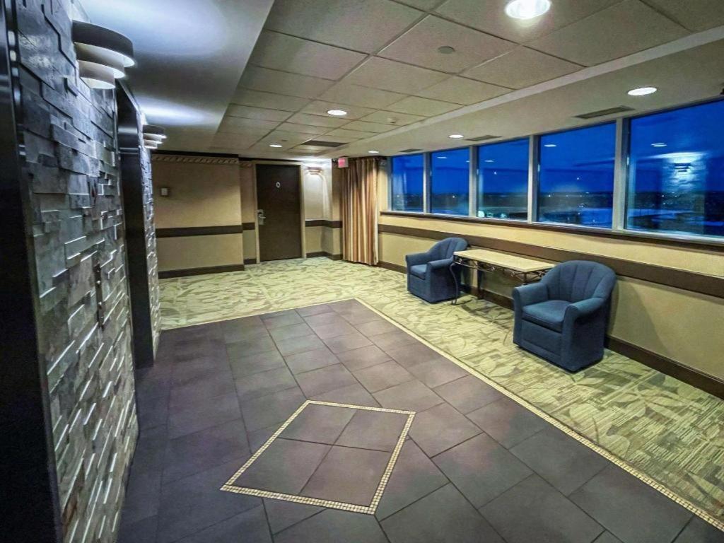 The Glenmore Inn & Convention Centre Calgary Zewnętrze zdjęcie
