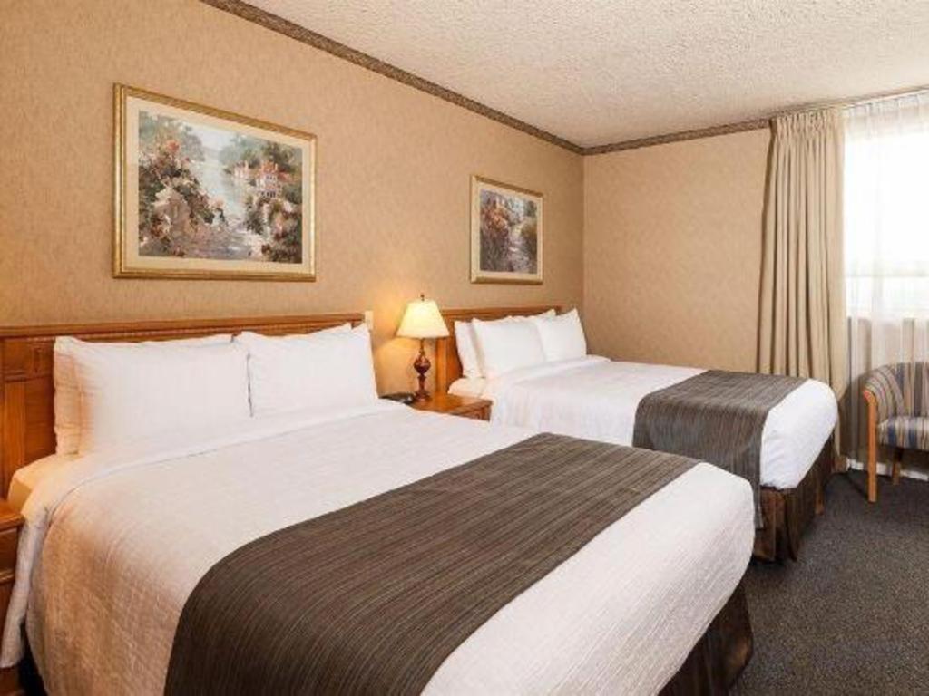 The Glenmore Inn & Convention Centre Calgary Zewnętrze zdjęcie