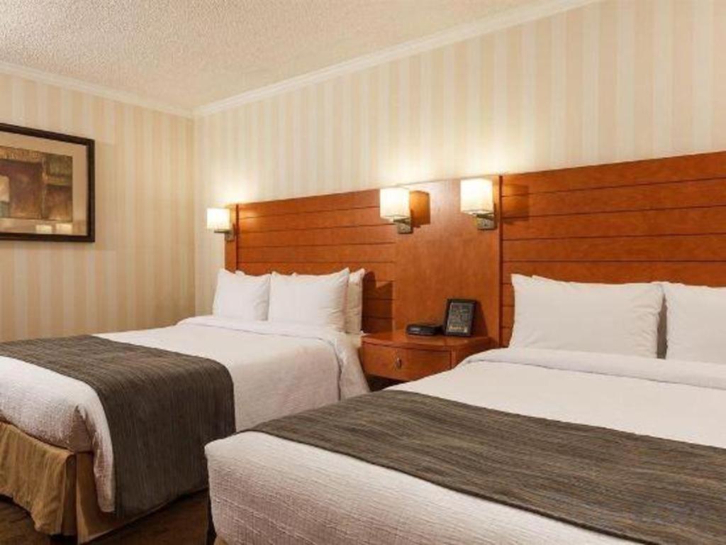 The Glenmore Inn & Convention Centre Calgary Zewnętrze zdjęcie