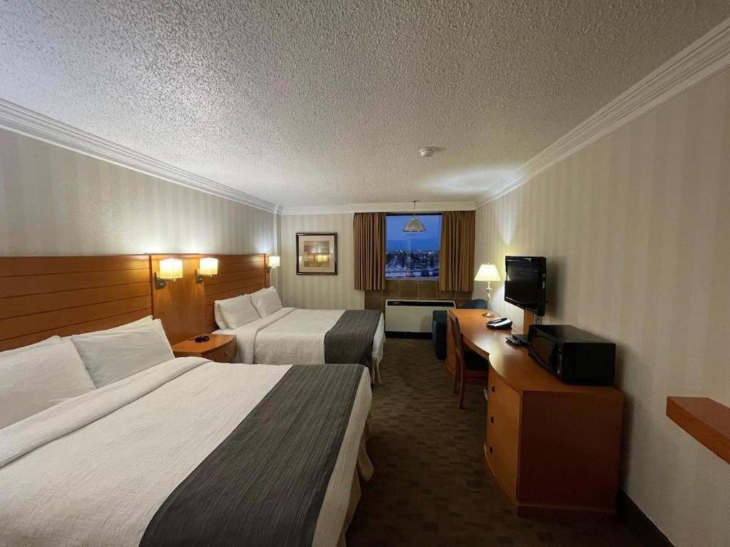 The Glenmore Inn & Convention Centre Calgary Zewnętrze zdjęcie