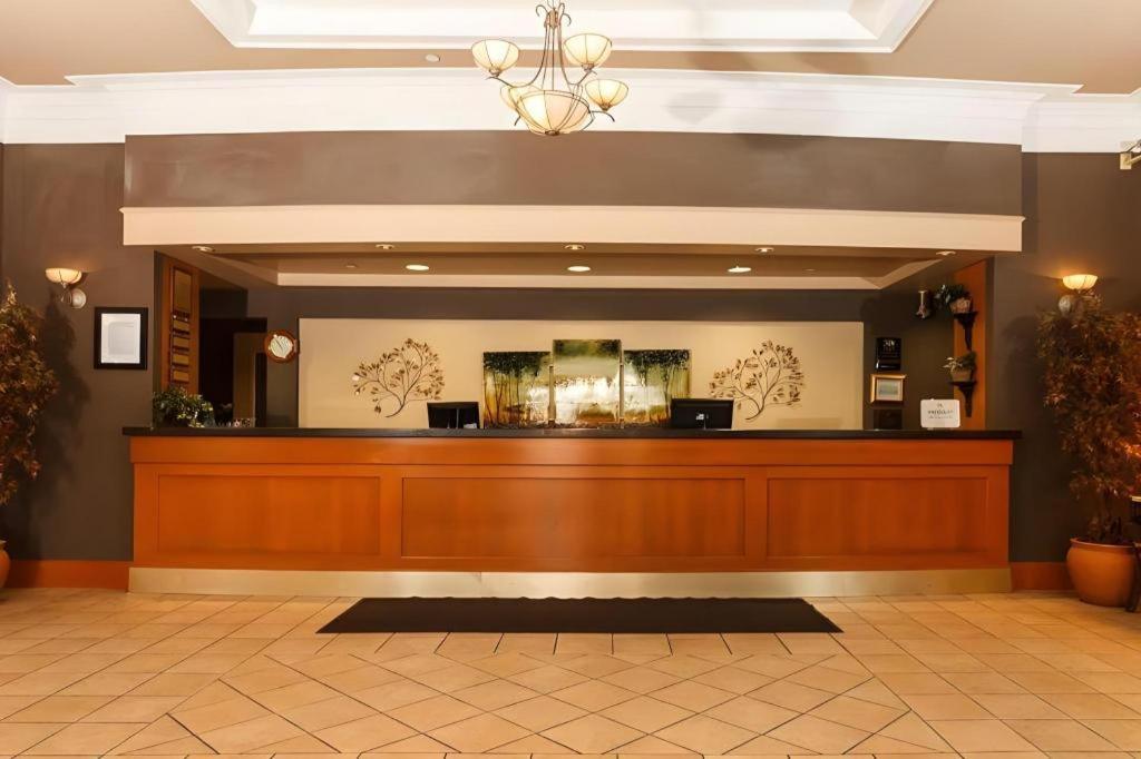 The Glenmore Inn & Convention Centre Calgary Zewnętrze zdjęcie