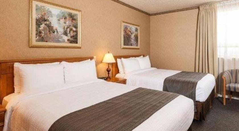 The Glenmore Inn & Convention Centre Calgary Zewnętrze zdjęcie