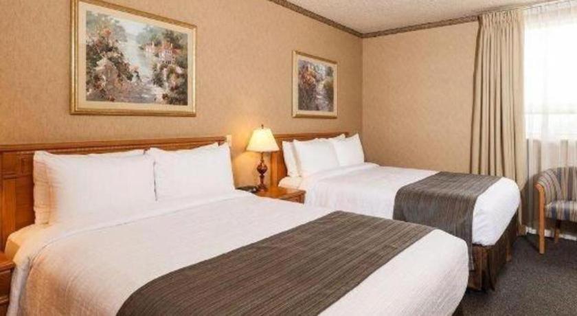 The Glenmore Inn & Convention Centre Calgary Zewnętrze zdjęcie