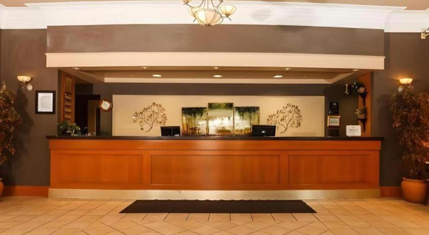 The Glenmore Inn & Convention Centre Calgary Zewnętrze zdjęcie