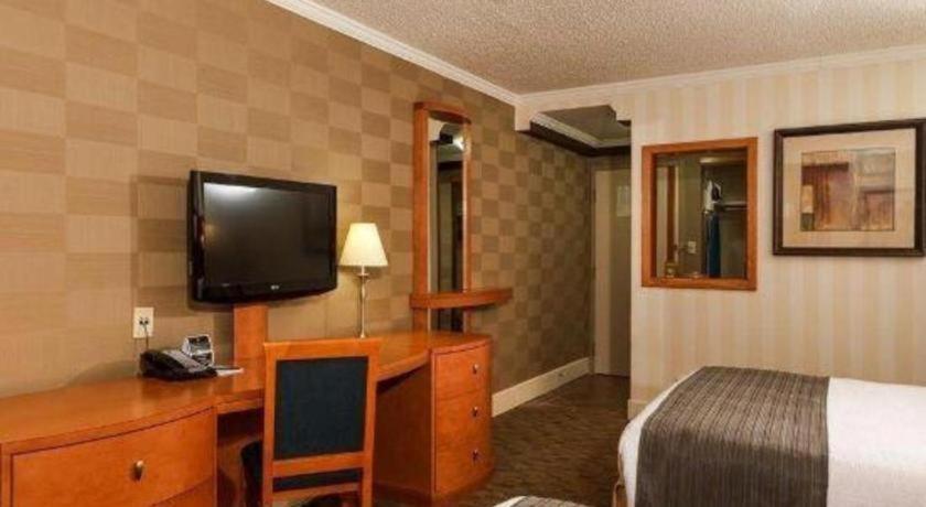 The Glenmore Inn & Convention Centre Calgary Zewnętrze zdjęcie