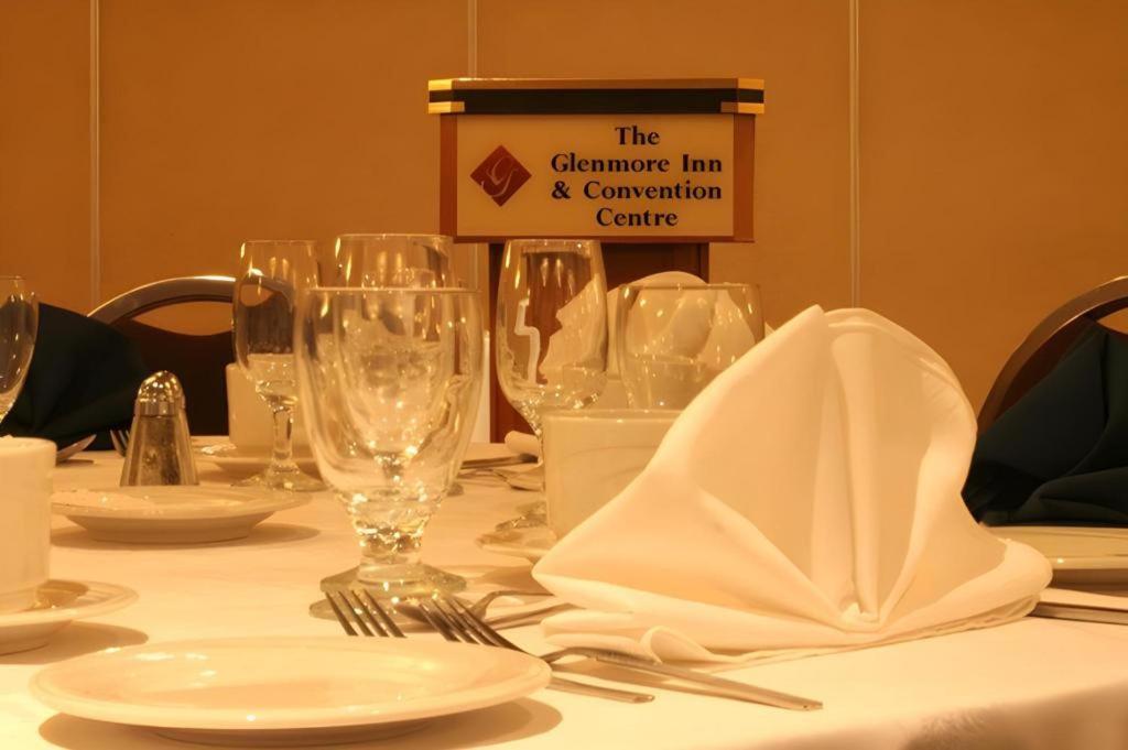The Glenmore Inn & Convention Centre Calgary Zewnętrze zdjęcie