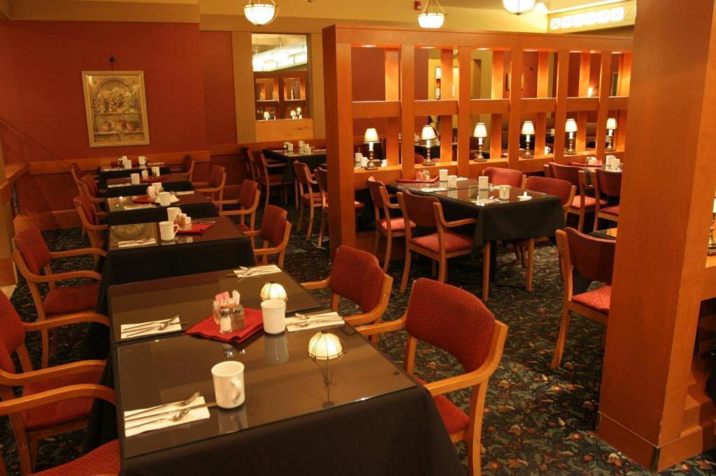 The Glenmore Inn & Convention Centre Calgary Zewnętrze zdjęcie
